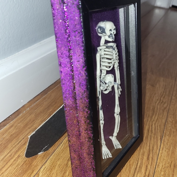 Skeleton shadow box - Picture 2 of 2